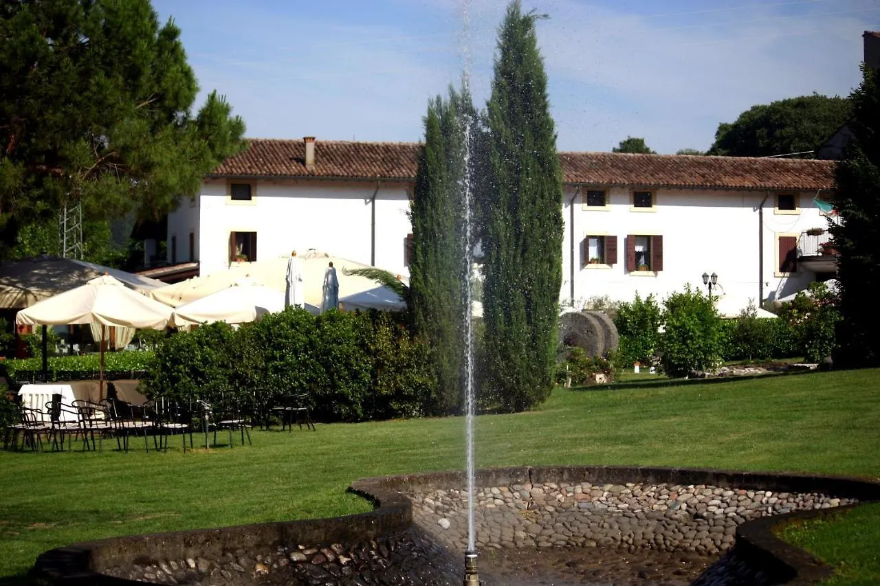 Resort La Mola Sommacampagna 3*,